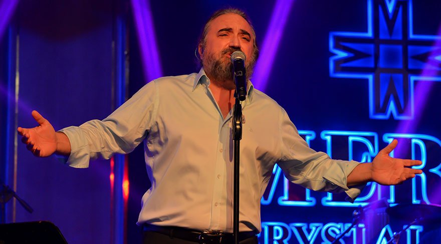 Volkan Konak’tan müzik, şiir ve kahkaha ziyafeti
