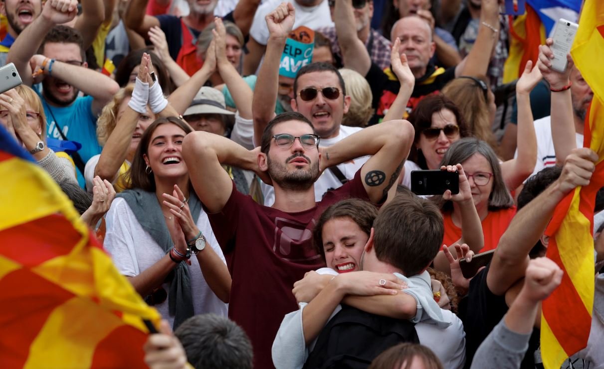 Barcelona'da karar sonrası sevinç gösterileri Reuters tarafından böyle görüntülendi.