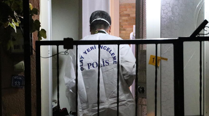 Şizofren hastası genç dehşet saçtı! Annesini keserle kardeşini ise…