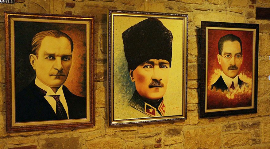 Atatürk eserlerini sergide buluşturdu