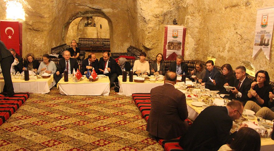 AB Büyükelçileri Şanlıurfa’da sıra gecesine katıldı