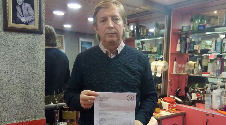 Kütahyalı berber, pazar günü dükkan açma hakkını geri aldı