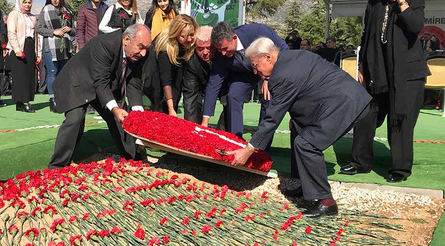 Demirel 93’üncü yaş gününde mezarı başında anıldı