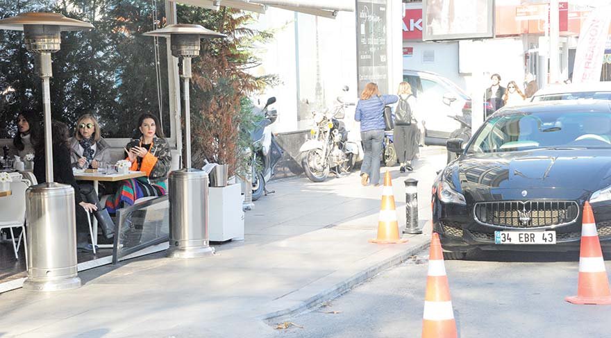 Otomobolinden ayrılamıyor