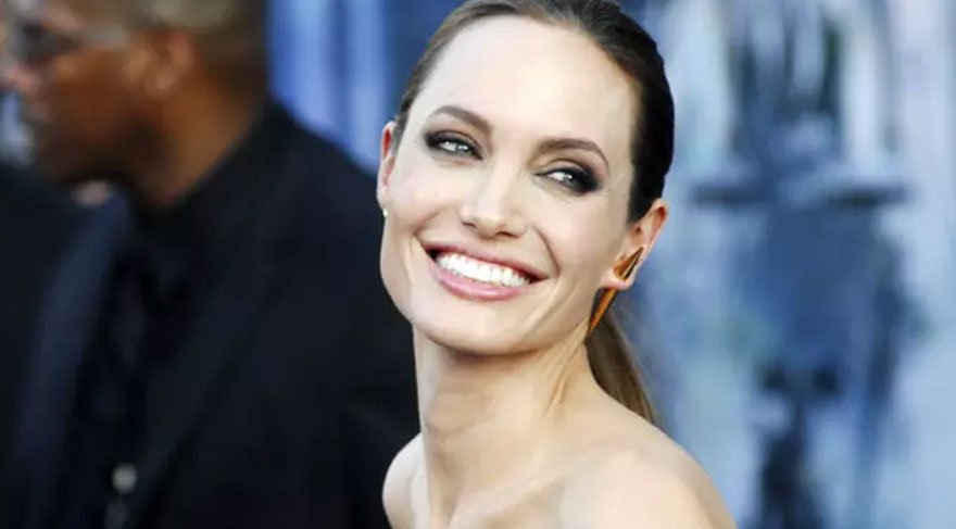 Angelina Jolie’den safari pozu
