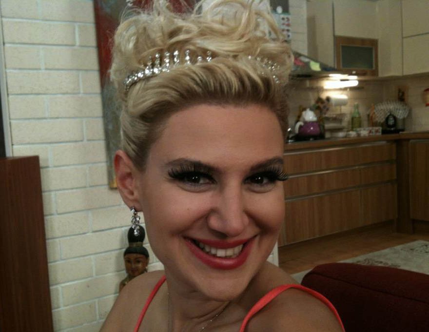 hande-katipoglu-dostlarmahallesi