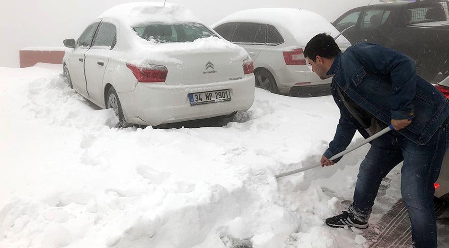 Kartepe’ye mevsimin ilk karı düştü