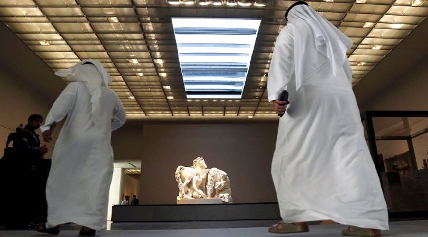 Abu Dabi’de 1,3 milyar dolara Louvre müzesi açıldı!