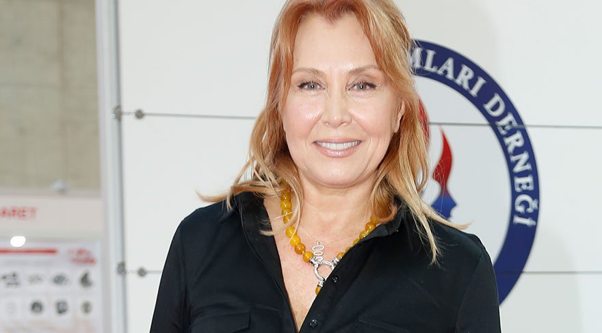 Nergis Kumbasar teşhisi koydu: Senaryolar sıkıntılı, taklit bitmeli!