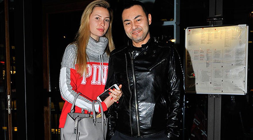 Serdar Ortaç eşi Chloe Loughnan’ın elini bir an bile bırakmadı