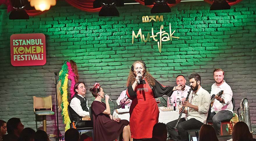 İstanbullular komediye doyuyor