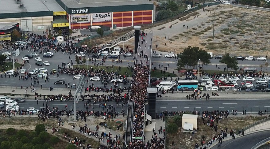 Kitap fuarında izdiham yaşandı! Polis trafiğe müdahale etti