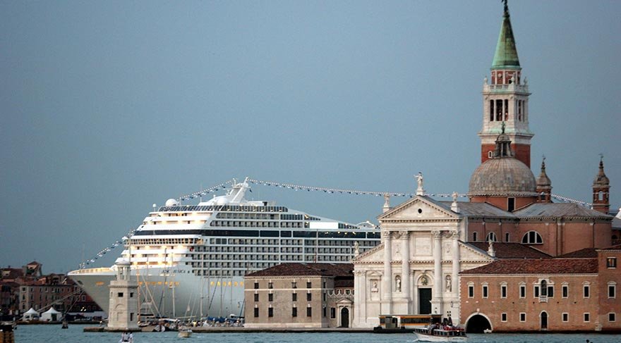 Venedik’e turist taşıyan gemilerin girişi yasaklandı