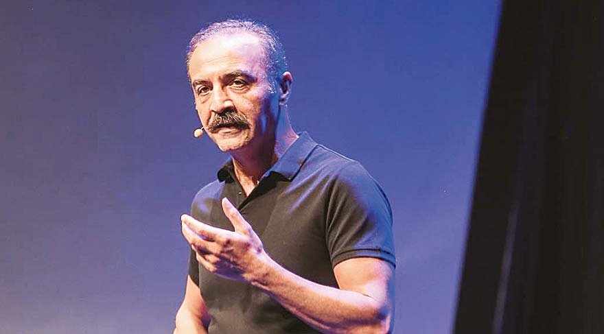 Yılmaz Erdoğan ‘Münaşaka’yla sahnede
