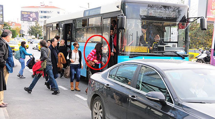 Asena Tuğal halk otobüsünde görüntülendi