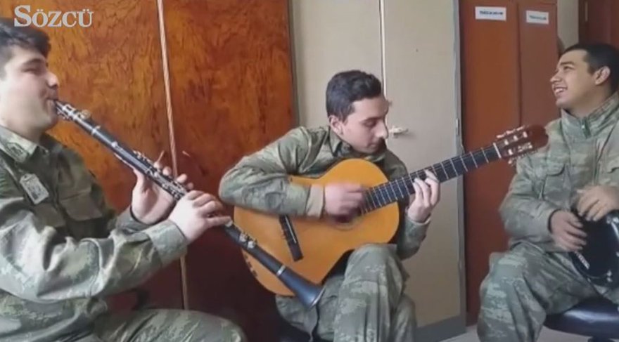 Yok mu bu aslanlara bir alkış? Hem vatani görevlerini yapıyorlar hem müzik…
