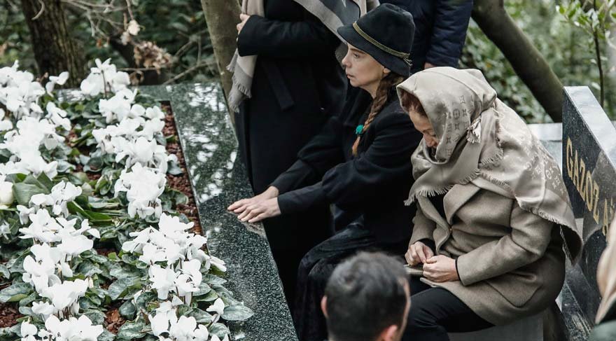 Berna Yılmaz oğlunun mezarını ziyaret etti