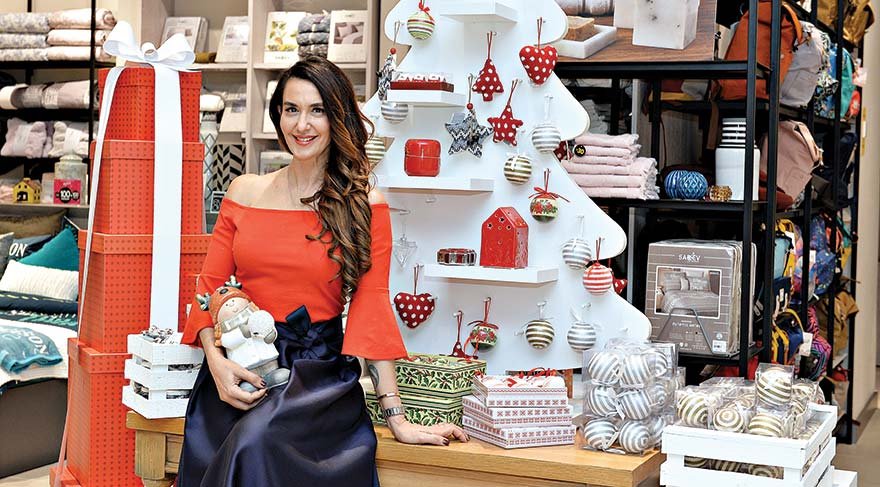Sofra dekorasyonunda iki renk kullanın
