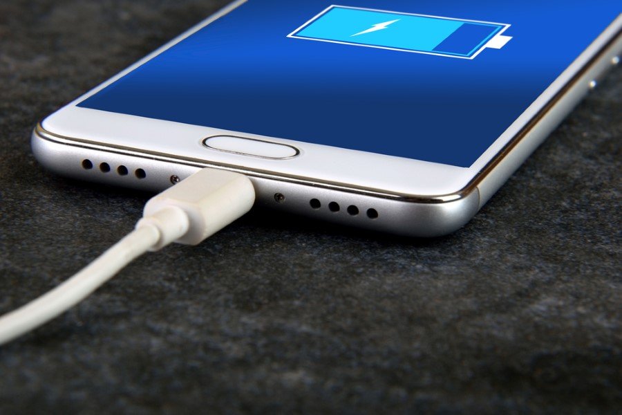 Telefonları şarj etmek için tamamen bitmesini mi bekliyorsunuz?YANLIŞ!</br>Akıllı telefonların bataryasında lityum iyon pil kullanıldığından her gün şarj edildikçe daha verimli hale gelir.