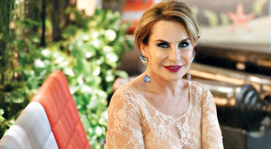 Canan Yolaç'a göre modaya esir olmadan özgün görünmek günün trendlerini uygulamaktan çok daha fazla önem taşıyor.
