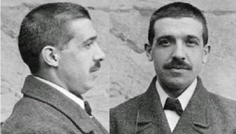 Eduardo de Valfierno: 1911 de Paris Lauvre Müzesinden Mona Lisa tablosunu çalmış. Hırsız Pazar günü müze kapanırken bir oda da saklanmış, gece tabloyu çalmış. Gündüz müze açılınca millete karışarak müzeyi terk etmiş. Sonra tabloyu bir arkadaşı satarken 1.5 yıl sonra yakalanmış. Saatte 1500 kişinin ziyaret ettiği tablo sabit 20 derece ısıda 3 kat camın arkasında korunuyormuş.