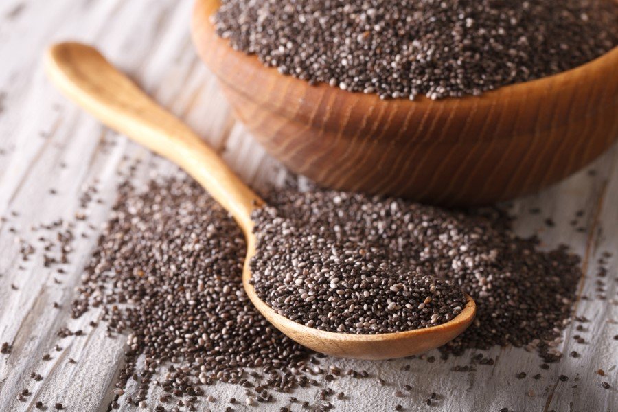 Bunları Gün İçine Serpiştirin: Espresso sizi kendinize getirmedi mi? Enerjinizi chia tohumlarından alın. Chia tohumları; B vitaminleri, lifler ve proteinlerin canlandırıcı bir kombinasyonu ile doludur. Ancak günde 2 yemek kaşığından fazla tüketilmemeli.