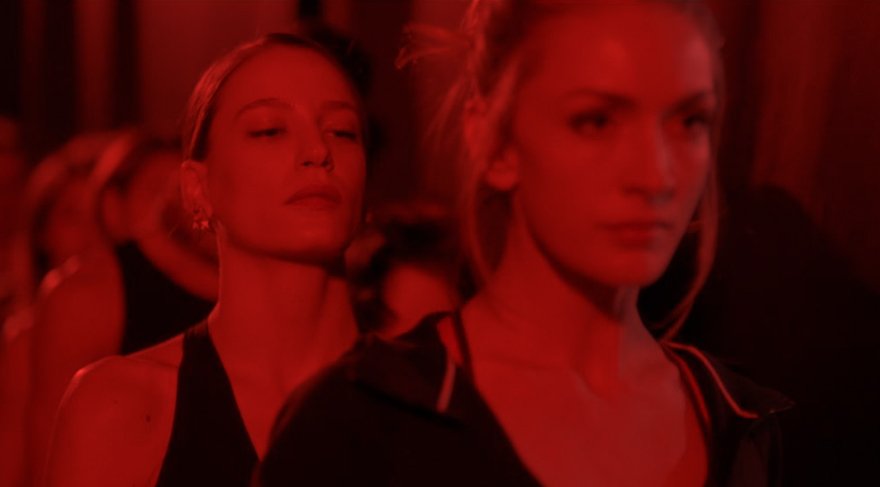 Fi Çi 6. bölüm fragmanı geldi! 5. bölüm PuhuTV izle! ‘Yeni kankan sana Deniz’le yattığını söyledi mi?’ Duru ve Deniz artık daha samimi