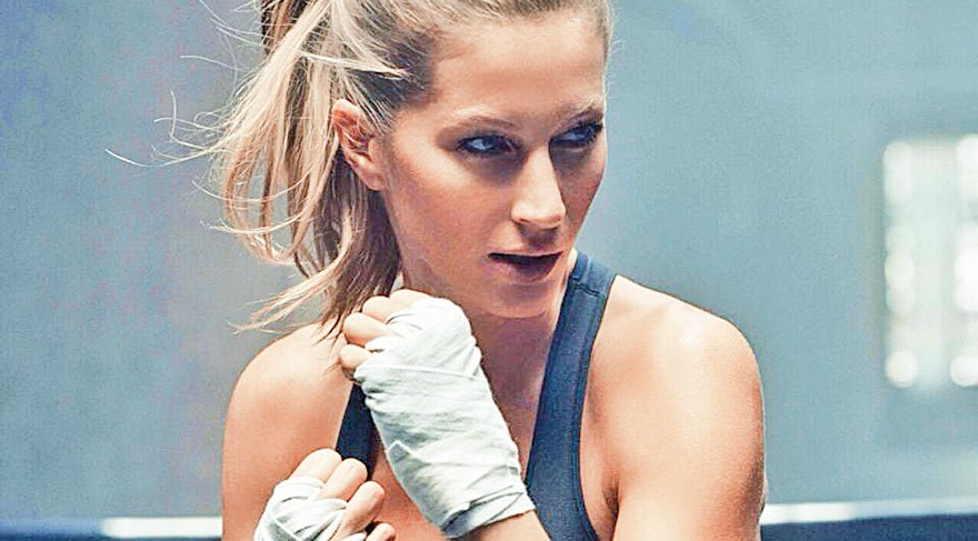 Gisele Bundchen Kick Boks