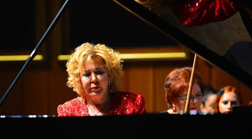 Gülsin Onay’dan unutulmaz bir gece