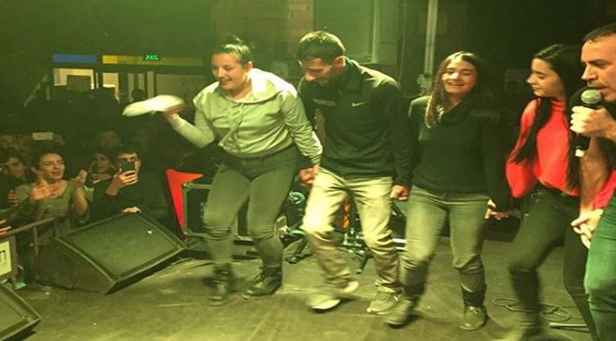 Haluk Levent Diyarbakır konserinde Donald Trump’a Filistin’ şarkısını armağan etti!