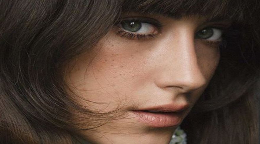 Hazal Kaya’nın hastalığı anksiyete nedir? Güzel oyuncudan üzücü haber geldi!