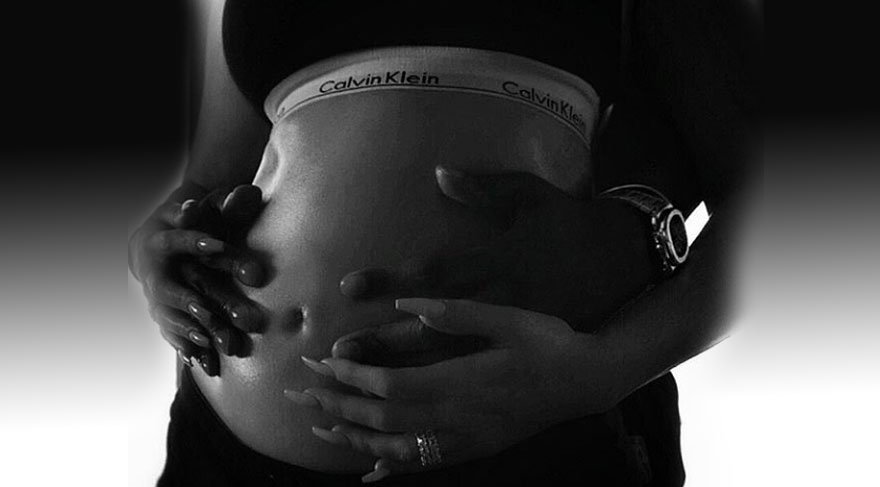 Khloe Kardashian hamile olduğunu sonunda açıkladı