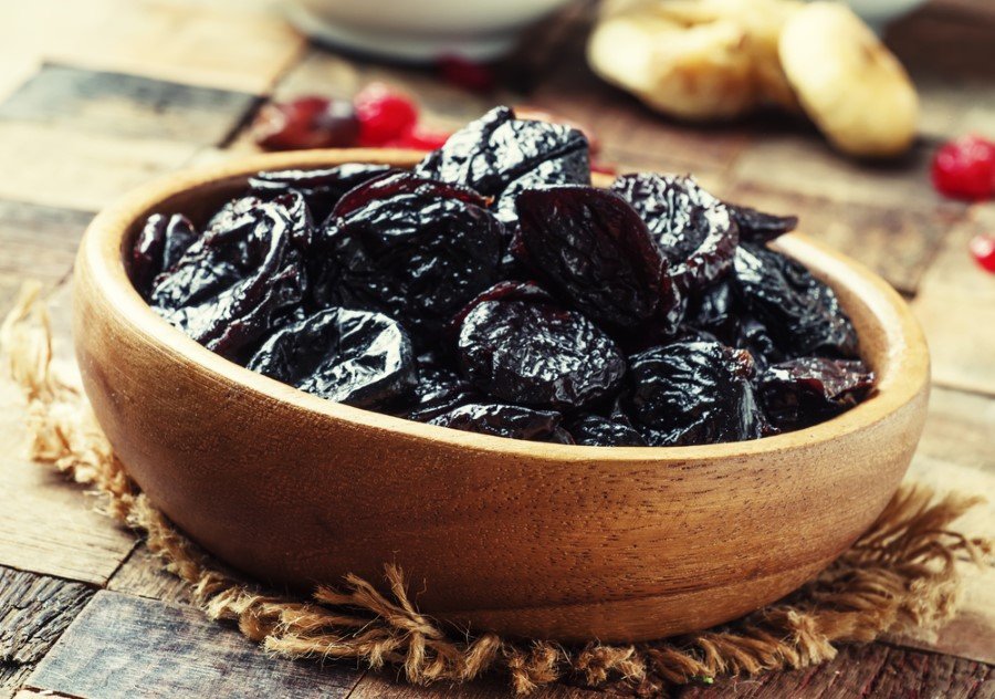 Kuru Erik: Bol miktarda B1, B2, B3, B6, A, C ve E vitamini içerir. Kanser ve yaşlanmaya karşı koruyucu etkisi vardır. İçerdiği zengin potasyum ve magnezyum ile tansiyon, karaciğer, kalp, böbrek ve romatizma hastalıklarına iyi gelir.