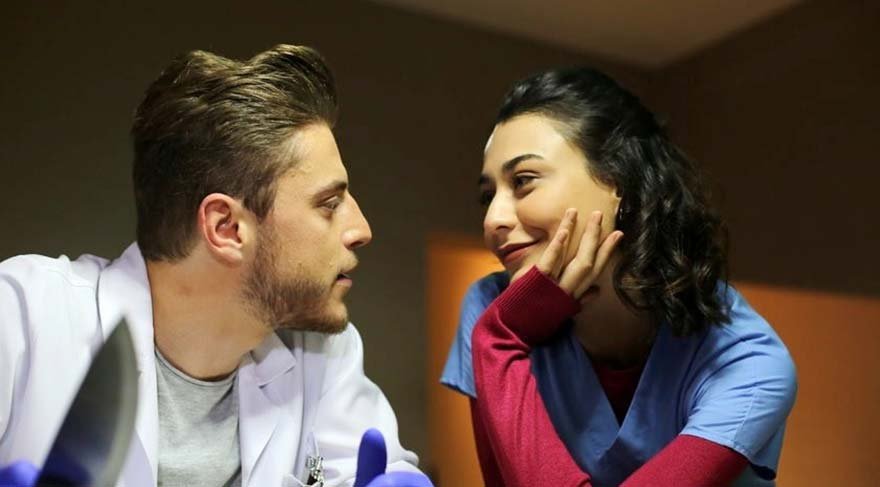 Merve Cagiran Ve Oyuncu Ali Burak Ceylan In Set Aski Gercek Oldu Magazin Haberleri