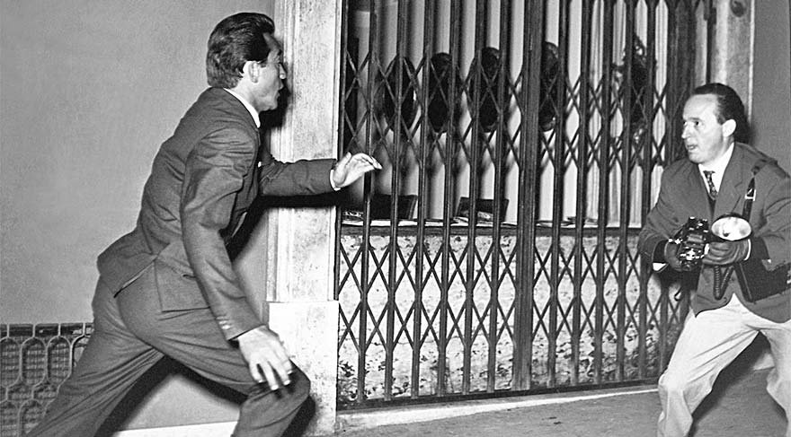 muhabir-tazio-secchiaroli-kizgin-walter-chiariden-kacarken-unlu-aktor-ava-gardner-ile-bir-iliski-yasiyordu-ve-paparazzi-bunun-her-asamasini-cekmisti