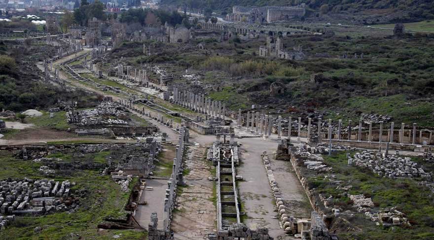 Perge’nin yüzde 70’i halen yer altında