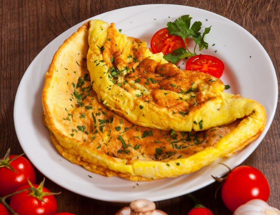Omlet yemeyi çok seviyor ama tavanızı yıkamaya üşeniyorsanız, tüm malzemeleri bir kilitli poşete koyup kaynar suya batırırsanız, bulaşık çıkarmadan omlet yiyebilirsiniz.