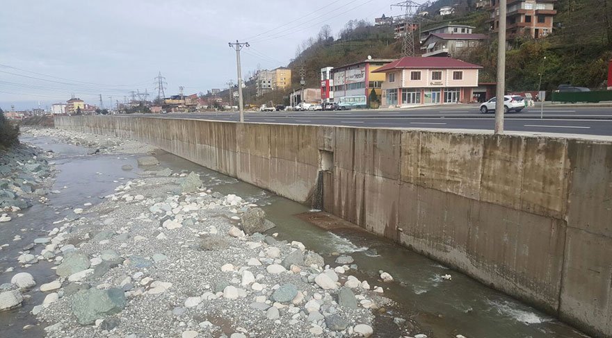 HES’ler Rize’deki dere yataklarını kuruttu