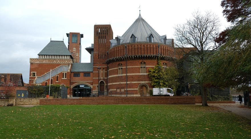Dünyaca ünlü İngiliz yazar Shakespeare'in 1564 yılında doğduğu İngiltere'nin Stratford Upon, Avon'daki evi aynı zamanda dünyanın en eski müzelerinden biri olma özelliğini de taşıyor.