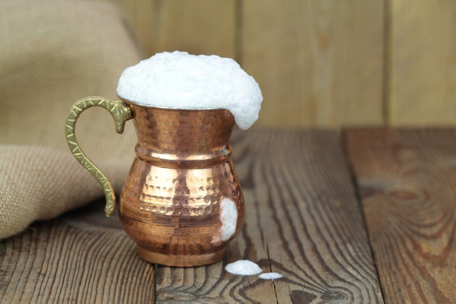 Riboflavin İçeren Ayran: Ayran hormonlarının salgılanması ve sindirime yardımcı olan gıdaların enerjiye dönüşmesine yarayan riboflavin açısından zengindir. Ayrıca antioksidan özelliğinden dolayı karaciğer sağlığına katkıda bulunur.