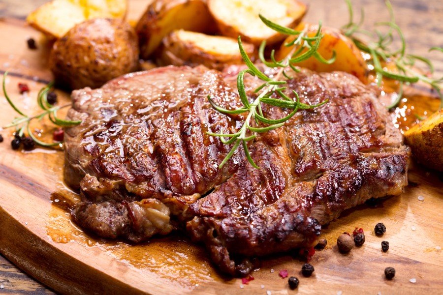 Etlerin özellikle iyi kaliteli protein kaynağı olduğunu belirten uzmanlar, demir, B12 vitamini ve çinko içerdiği için insan beslenmesinde önemli yer tuttuğunu söylüyor.