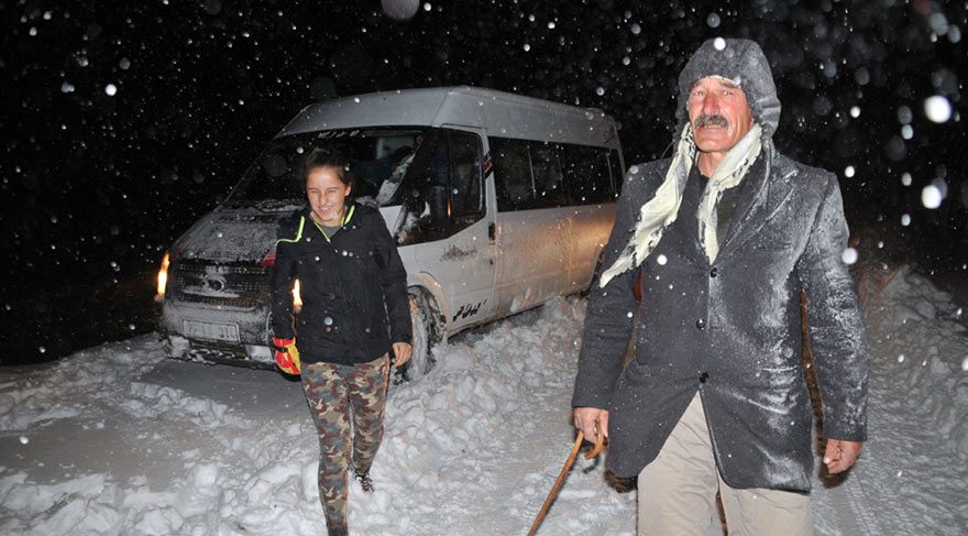 9. yüzyıl başlarında tanrıya daha yakın olmak isteyen rahipler önceleri kayalıkların içerisinde bulunan mağaralarda yaşamaya başlıyor ve sonralarında ise yerleşik yaşama geçmek istemeleriyle beraber kayalıkların tepelerine manastırları inşa ediyorlar.