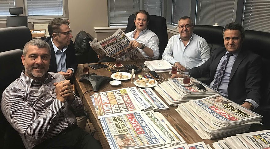 BURAK AKBAY, FETÖ İDDİALARINI TEK TEK ÇÜRÜTMÜŞTÜ SÖZCÜ Gazetesi'nin sahibi Burak Akbay, iddianamenin tezlerine karşılık mahkemeye sunduğu delillerle FETÖ'yle hiçbir bağı olmadığını tek tek kanıtlamıştı.