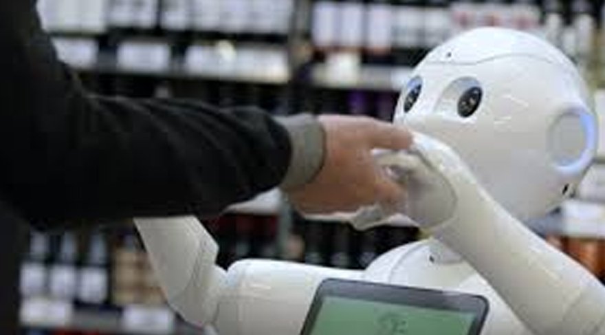 Asistan robot işten kovuldu! İşte kovulan ilk robot Fabio