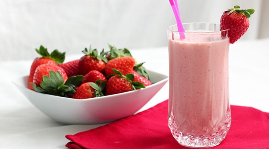 Milkshake Nasil Yapilir Iste Cilekli Milkshake Tarifi Yemek Tarifleri