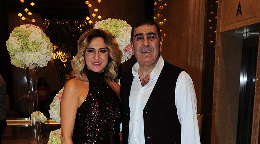Metin Özülkü ilk olarak eşine sarıldı