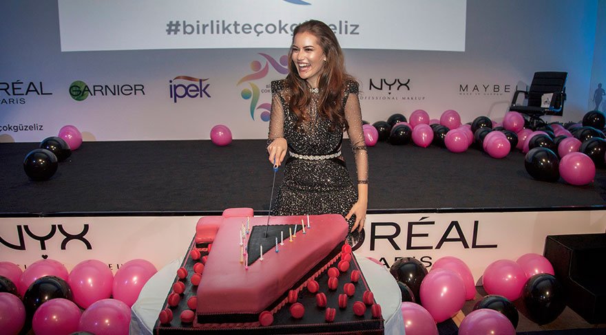 Fahriye Evcen’e 4. yıl kutlaması.