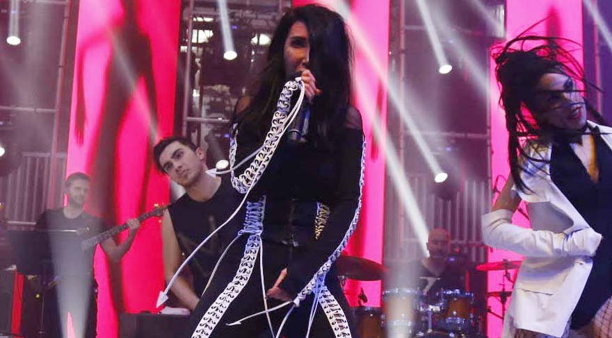 Hande Yener’e organizatör şoku