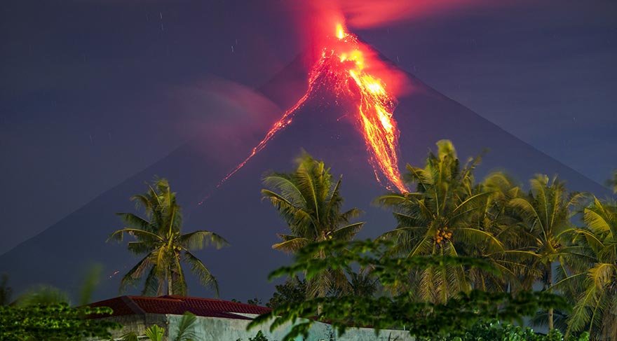 Mayon Yanardağı patladı