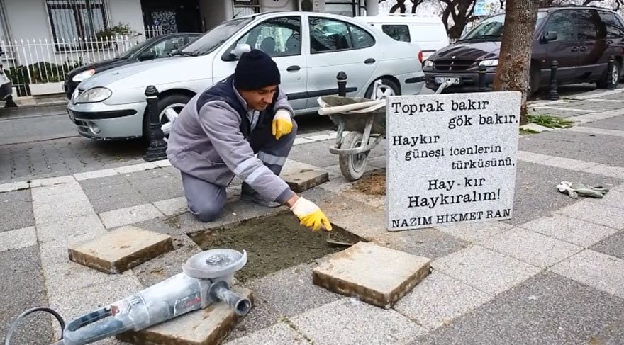 Şiir sokakta, Nâzım her yerde!